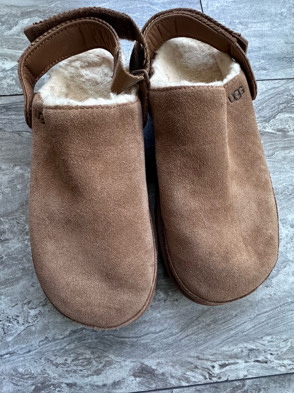 UGG Women's Goldenstar Clogs 7.5 - Picture 1 of 9